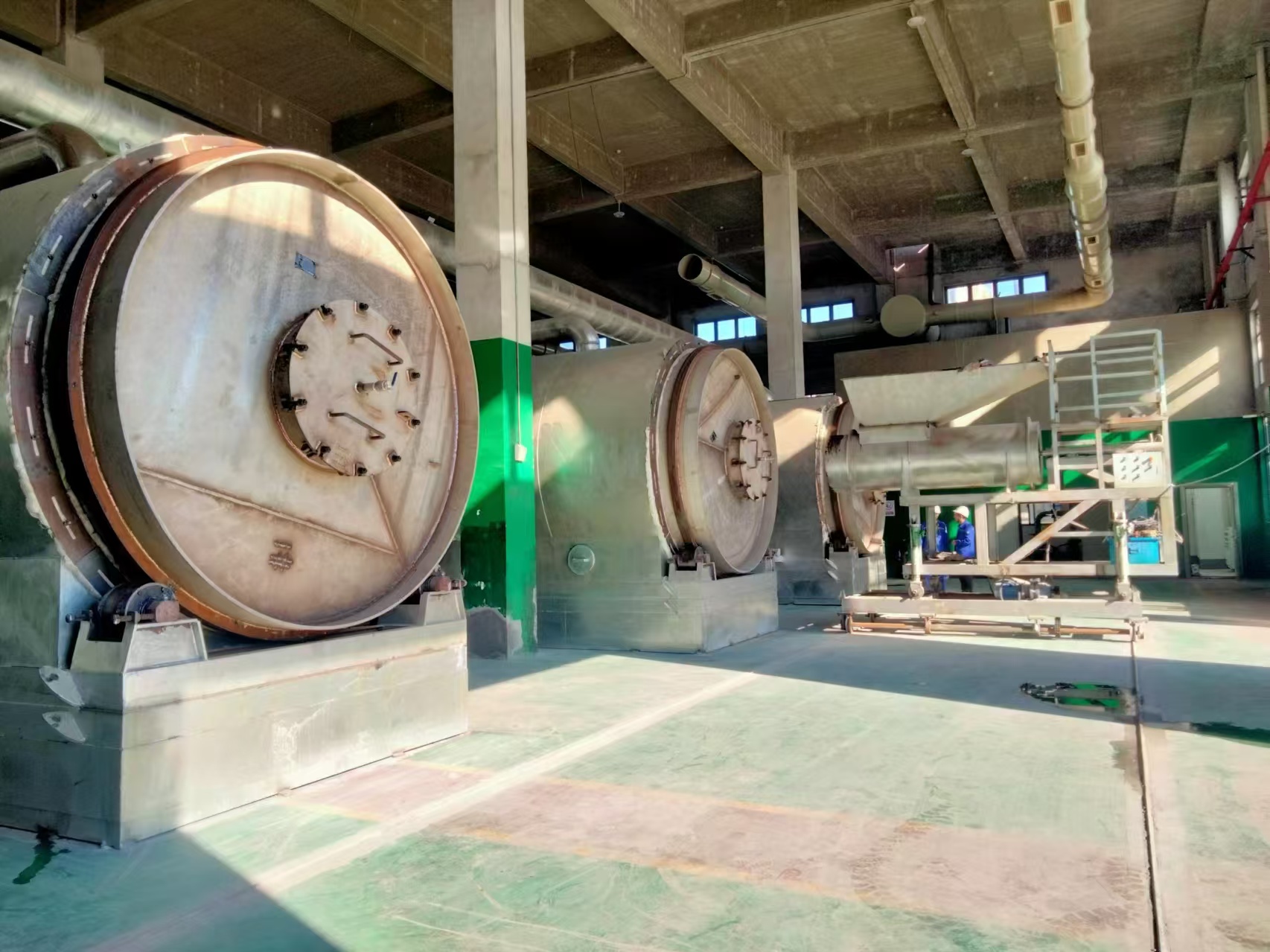 不同類型的裂解設(shè)備在投資成本上有何差異？